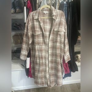 Acoa tan plaid long shaket - size small